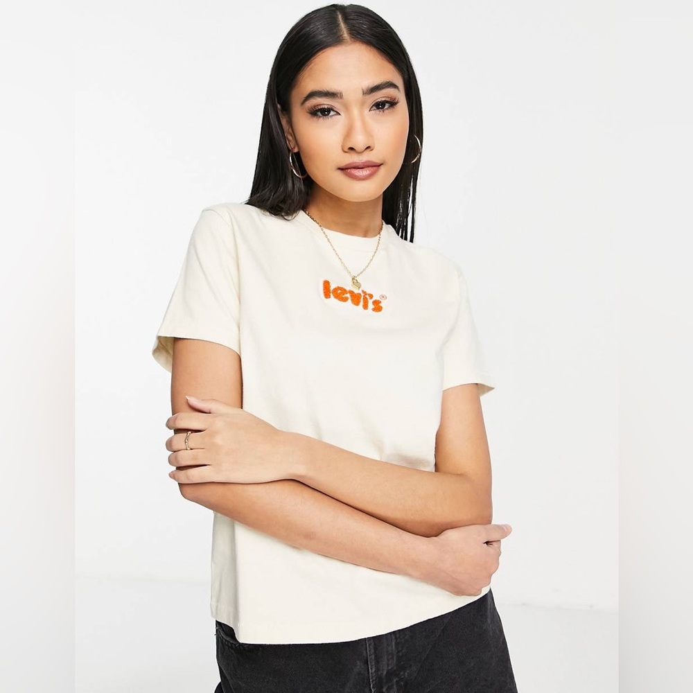 Levi’s Graphic Classic Tee NWT